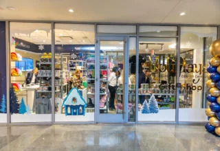 This festive season, make sure to stop by the new Holidays at the Comcast Center Campus Gift Shop to browse products from iconic titles and brands including DreamWorks Animation, Universal Pictures, NBC, and more! 
Hours and additional information about this limited time opening can be found on our website.